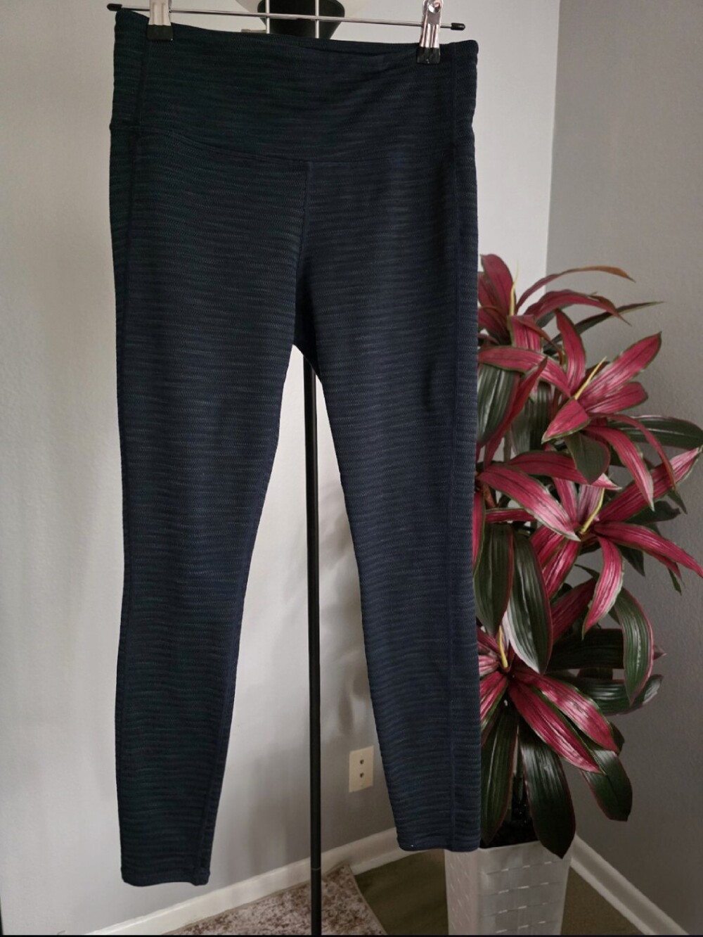 Athleta High-Rise Jacquard Chaturanga Tight Leggings Size S - Picture 2 of 8